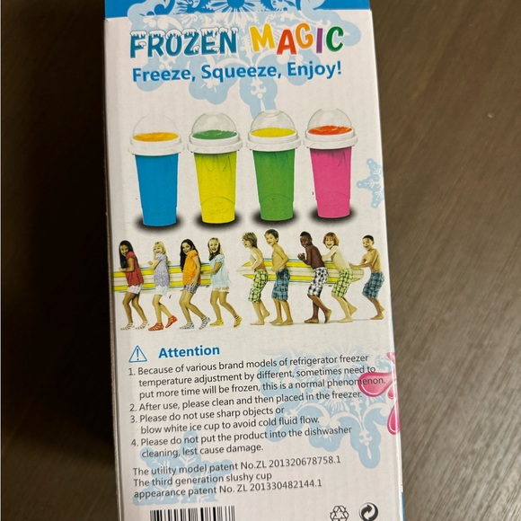 Frozen Magic Slushy Cup, Smoothie Cups with Lids and Straws - Picture 3 of 4